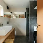 Dom wakacyjny Modern Tinyhouse With Views Over Harbour *