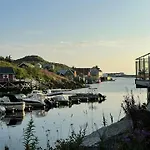 Modern Tinyhouse With Views Over Harbour Dom wakacyjny Skrova