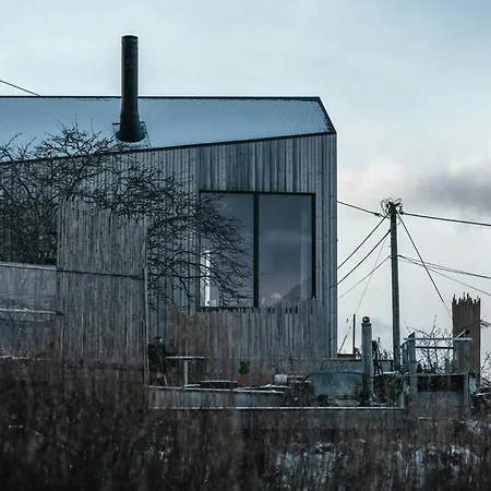 Modern Tinyhouse With Views Over Skrova Harbour Kuholmen
