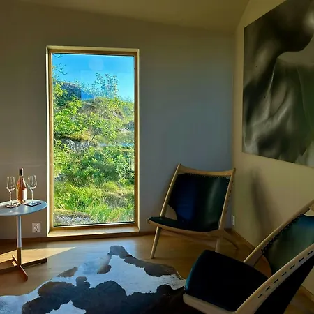 Modern Tinyhouse With Views Over Harbour Skrova