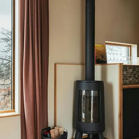 Modern Tinyhouse With Views Over Skrova Harbour