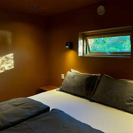 Modern Tinyhouse With Views Over Skrova Harbour *