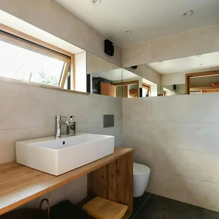 Modern Tinyhouse With Views Over Skrova Harbour Nyaraló *