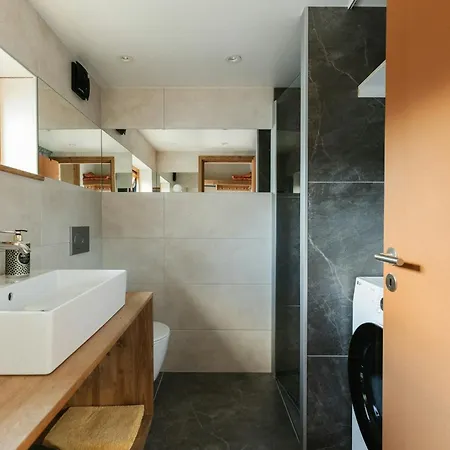 בית נופש Modern Tinyhouse With Views Over Harbour *