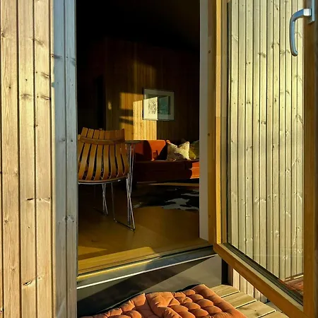 Modern Tinyhouse With Views Over Skrova Harbour