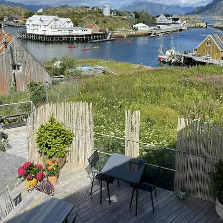 Modern Tinyhouse With Views Over Skrova Harbour