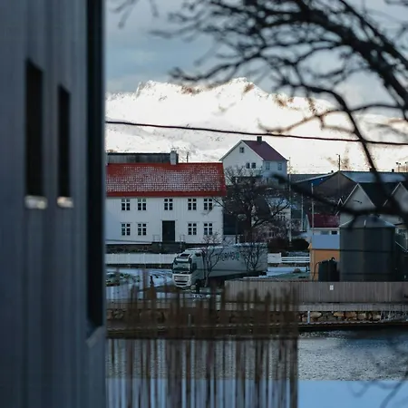 Modern Tinyhouse With Views Over Skrova Harbour *
