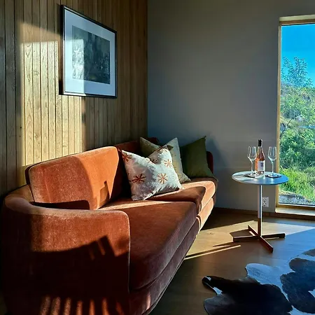 Сasa de vacaciones Modern Tinyhouse With Views Over Skrova Harbour Kuholmen