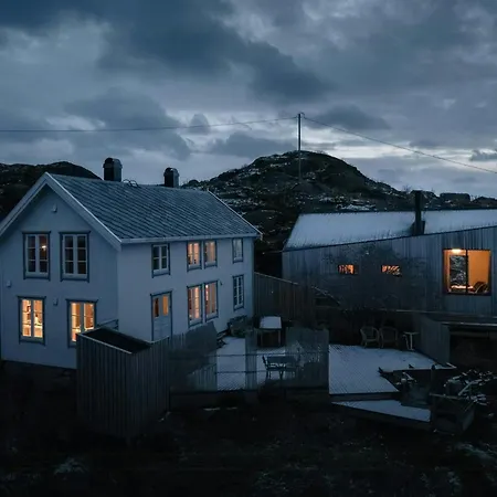 Modern Tinyhouse With Views Over Skrova Harbour Kuholmen