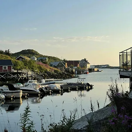 Modern Tinyhouse With Views Over Skrova Harbour 度假居 Kuholmen