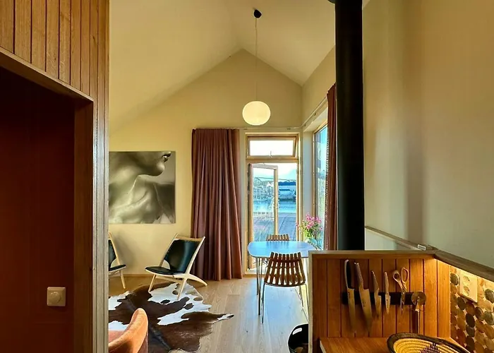 Modern Tinyhouse With Views Over Harbour *
