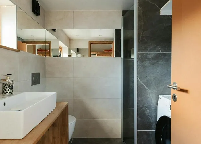 Nyaraló Modern Tinyhouse With Views Over Harbour *