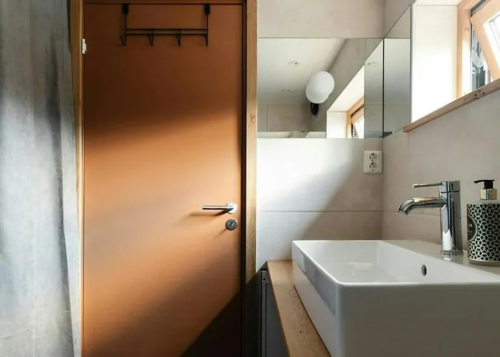 Nyaraló Modern Tinyhouse With Views Over Harbour Skrova